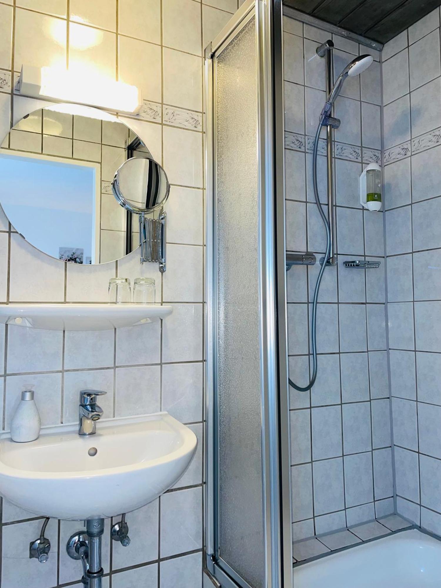 Hotel-Pension Hommen โคเบลนซ์ ภายนอก รูปภาพ