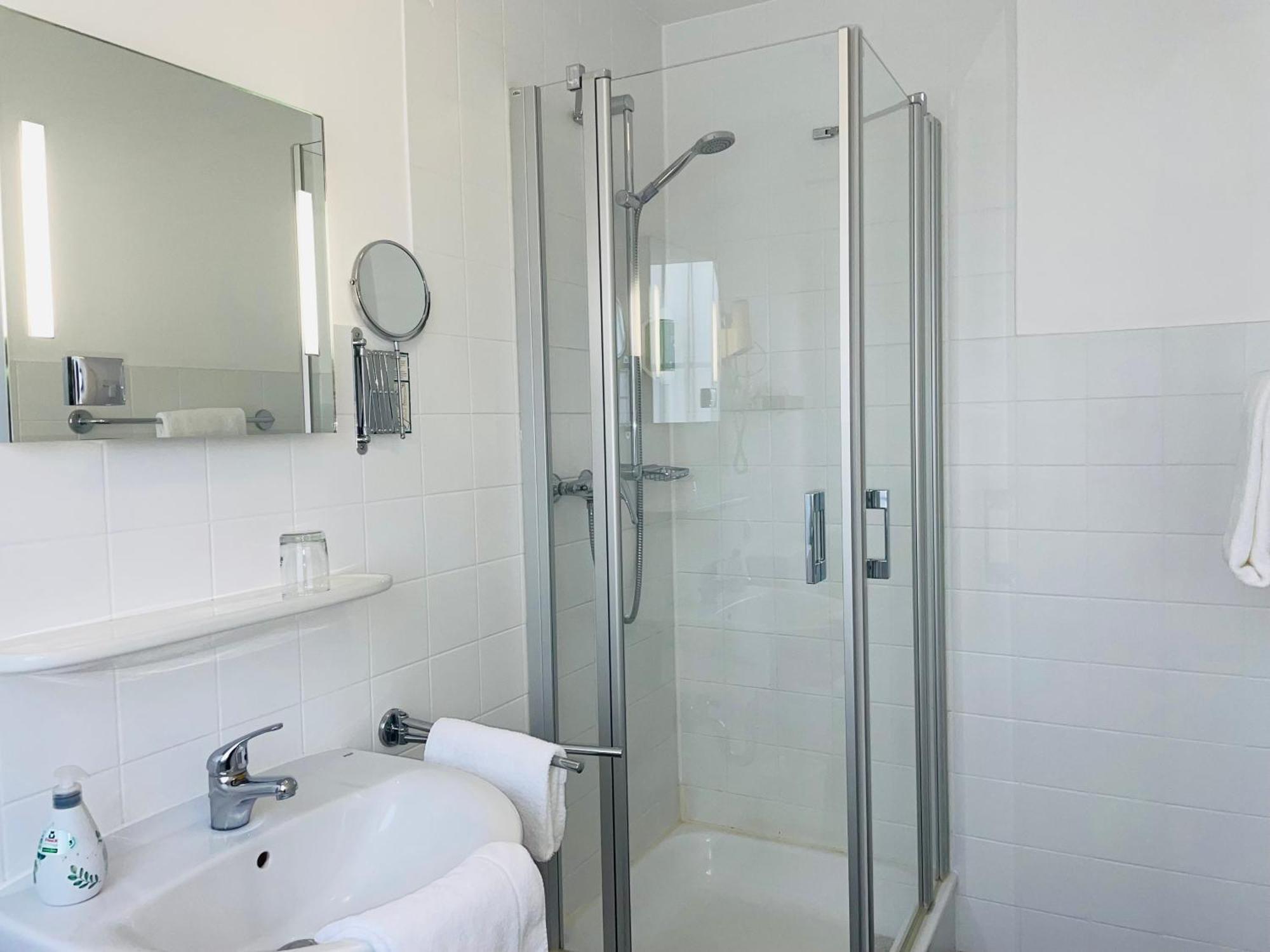 Hotel-Pension Hommen โคเบลนซ์ ภายนอก รูปภาพ