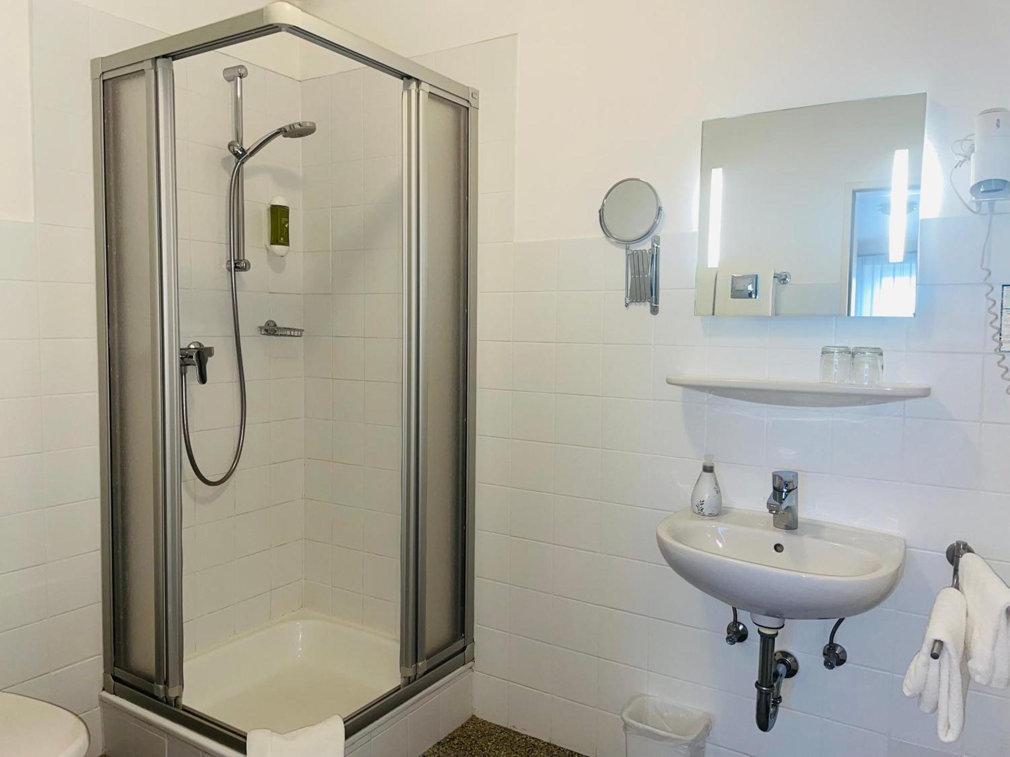 Hotel-Pension Hommen โคเบลนซ์ ภายนอก รูปภาพ